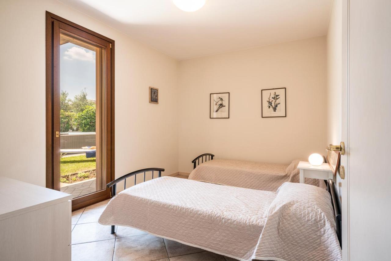 מנרבה דל גארדה Villa Giulia מראה חיצוני תמונה